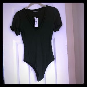 Cute evergreen bodysuit! NEVER WORN!